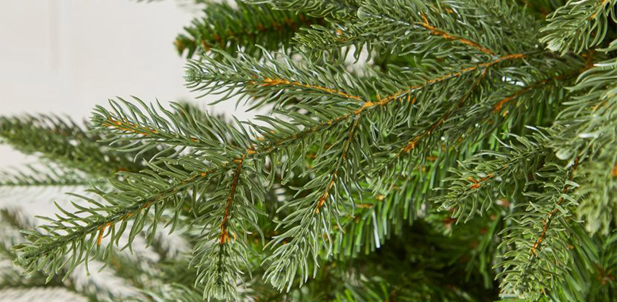 Choosing the Perfect Size Artificial Christmas Tree: A Guide for Festive Décor
