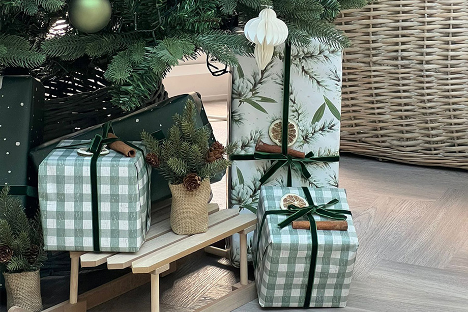 Bringing Your Christmas Tree Colours to Life Across Your Décor